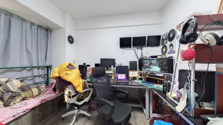 Golden Wheel Tower - View 1