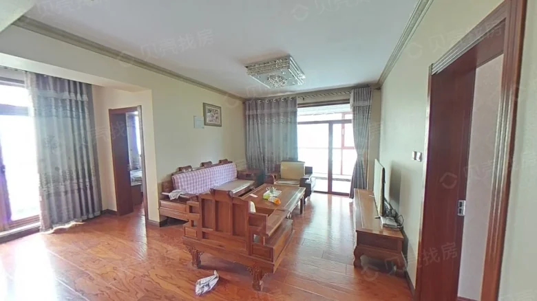 Elegant Imperial Manor - View 4