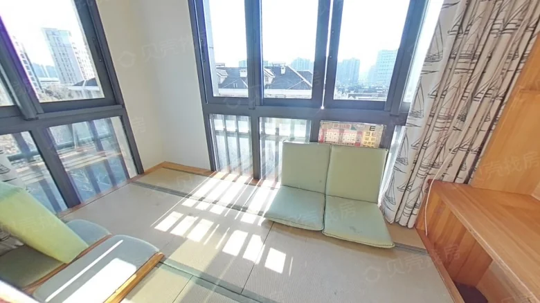 Clover Apartment - View 4