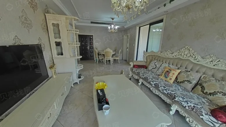 Clover Apartment - View 3