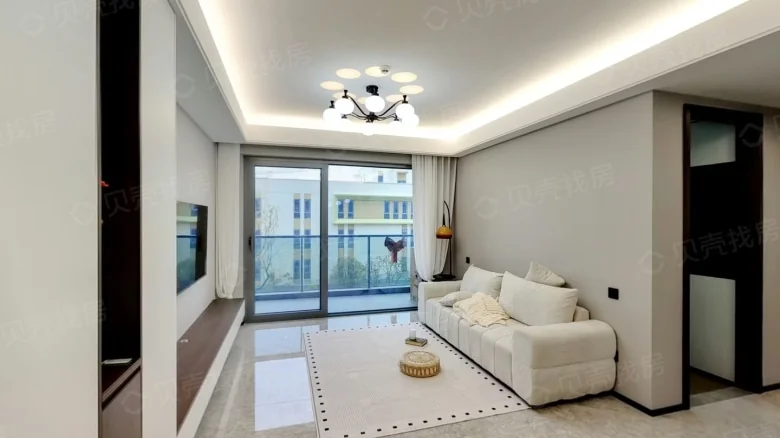 Delightful Clouds Residence - View 1