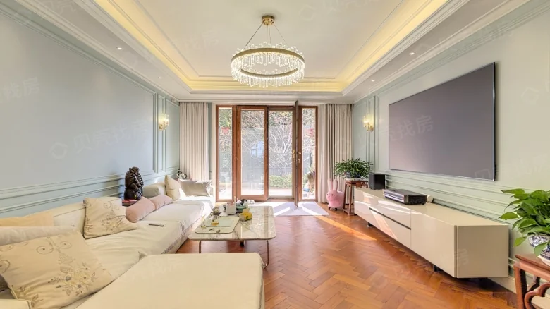 Luxin Tingyun Villa莊 in English would be represented more contextually as - View 2