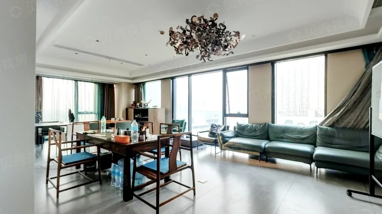 Platinum Crystal Sky Residence - View 1