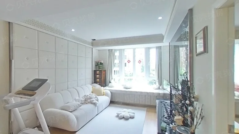 Eucalyptus Phoenix Apartment - View 1