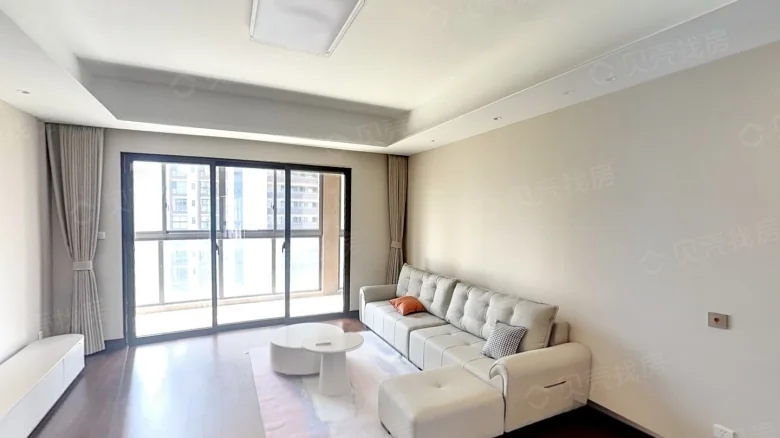 Elegant Ode in Gentle Breeze - View 1