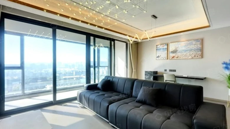 Silver City Filly and Wind - View 2