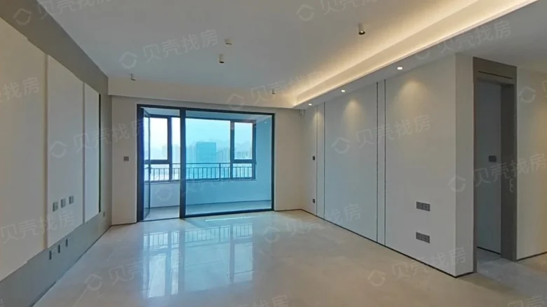 Dàyún Gǔ Láoshān Jīnmào Fū Dōngqū - View 1