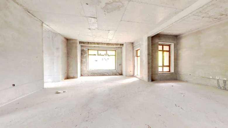 Left Bank No. 1 Courtyard - View 2