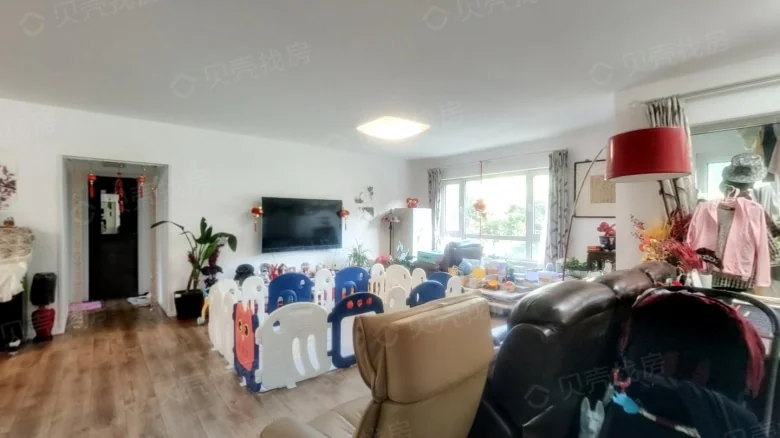 Sharp Trend International Apartment - View 1