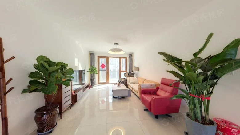 Yi Lake International - View 2