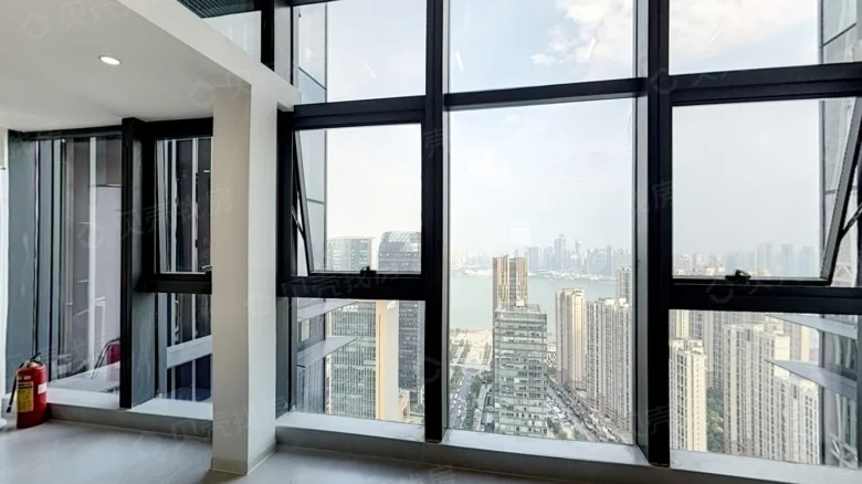 Excellence Central Globe - View 3