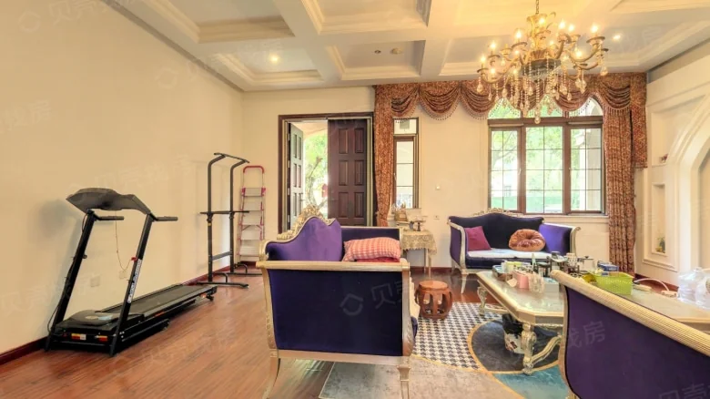 Central Villa Bluecaster - View 2