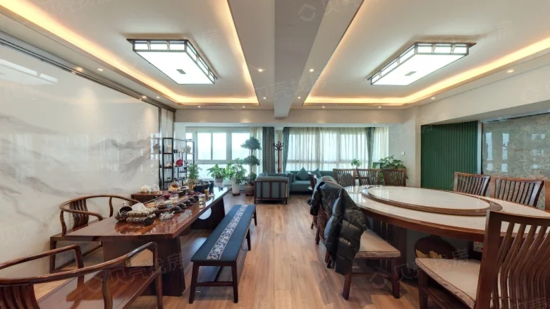 Aurora Gate Royale - View 2