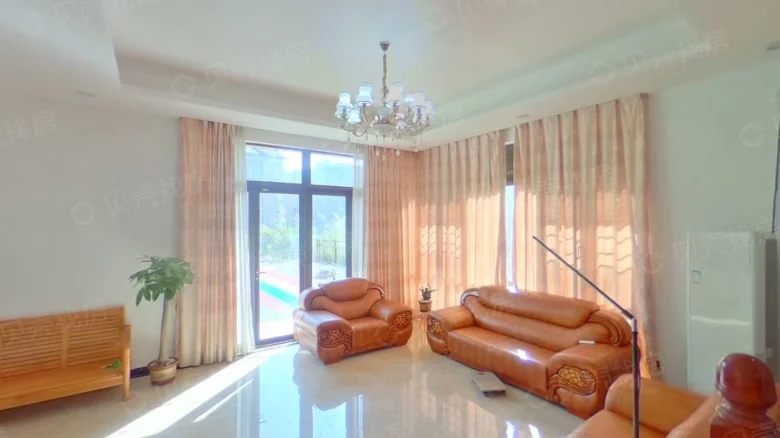 Poly Linden Language Garden Villa - View 2