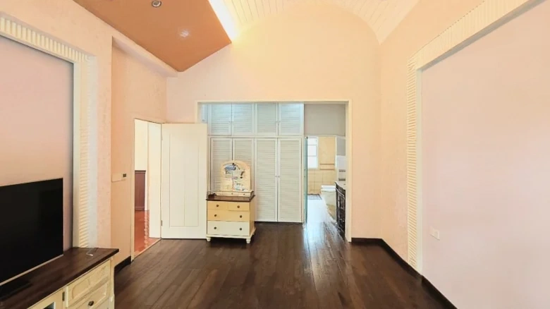 Evergreen Humanities Villa - View 8