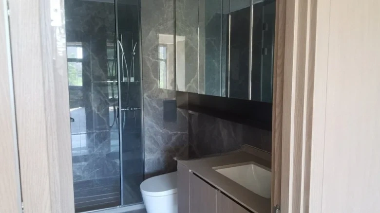 Luhu Listening Blue Times - View 10