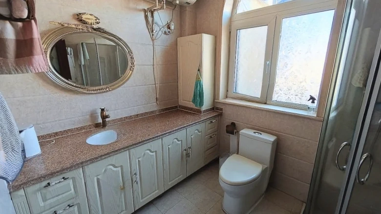 Midi Manor - View 16