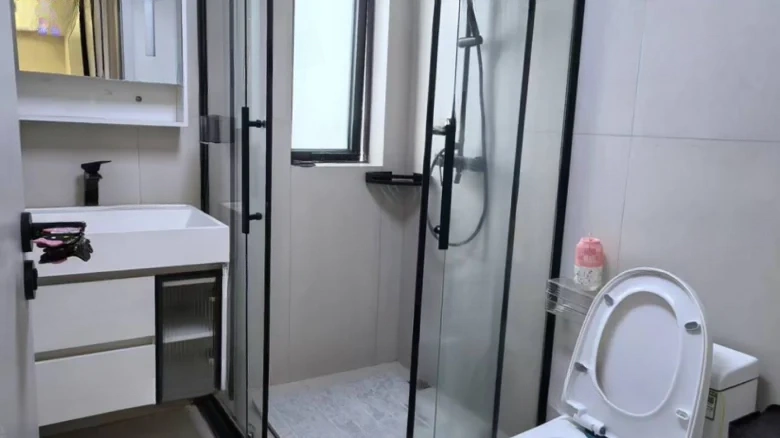 Horizontal Slough Embroidery Garden - View 10