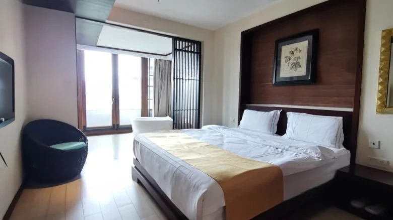 Half Mountain Peninsula Phase III East Sea Bay - View 3