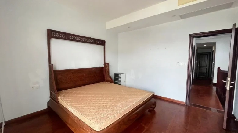 Rongyu Compound или более точно в контексте имен местности может быть - View 3