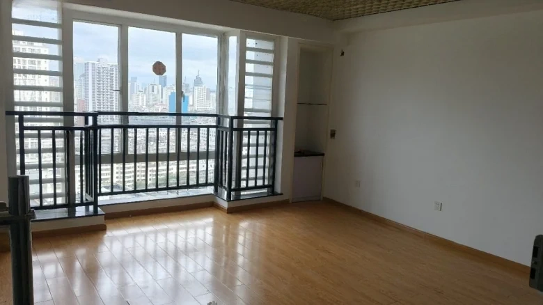 Cloud Spin International Commercial Building - View 4