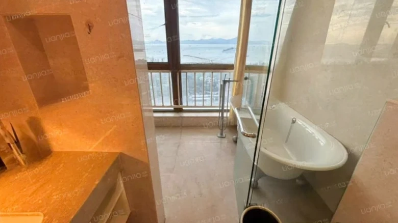 Half Mountain Peninsula · Central Sea View Boulevard - View 8