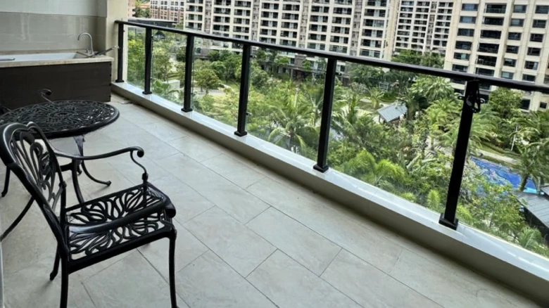 Huayue Haitang (Happy Sea Hibiscus) - View 13