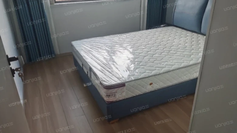 Horizontal Slough Embroidery Garden - View 3