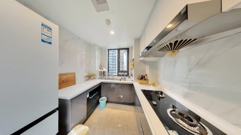 Spring Breeze on the Lake - View 7