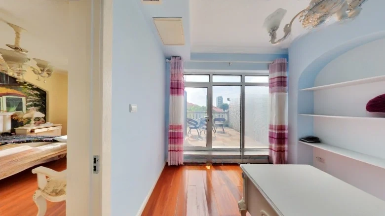 Bao Li Hai Shang Luo Lan - View 7