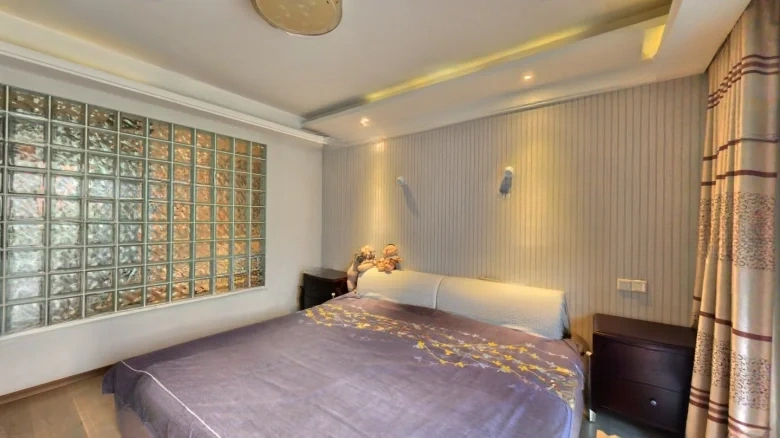 Rulin Elegance Residence - View 2