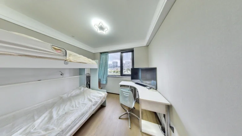 Cloud Green Golden Ripple Mansion - View 2