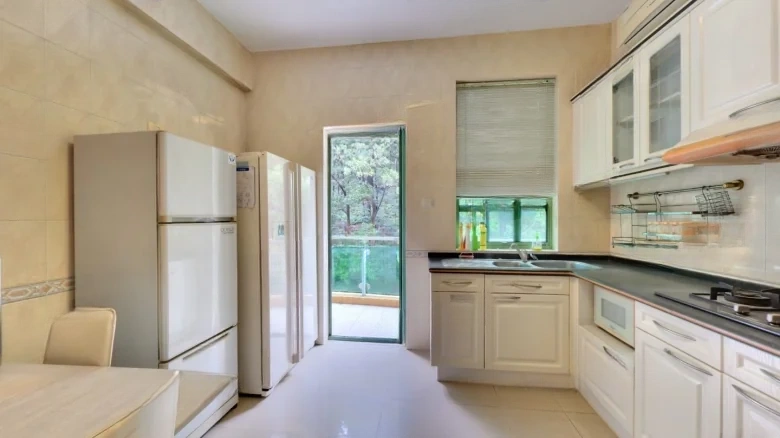 White Cloud Castle Luxury Garden - View 11