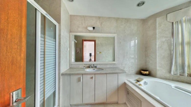 White Cloud Castle Luxury Garden - View 12