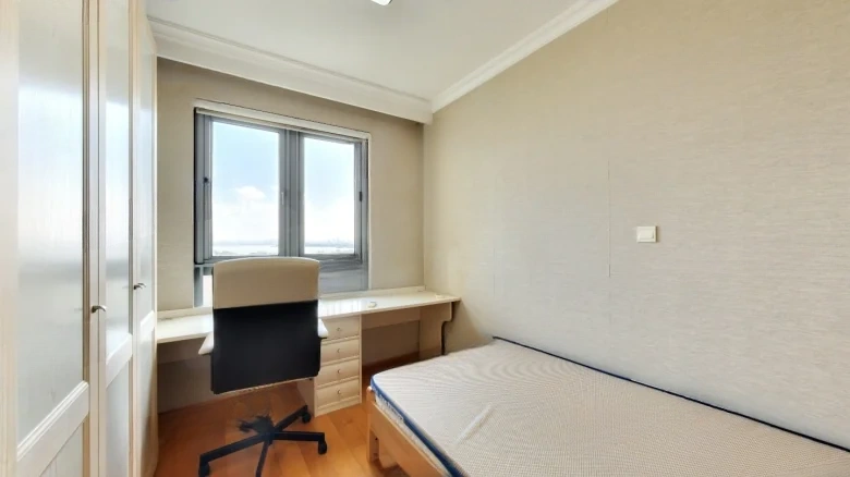 Scents Lake Garden - View 4