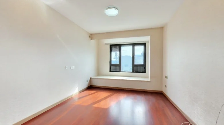 Metropolis Elite Garden - View 2