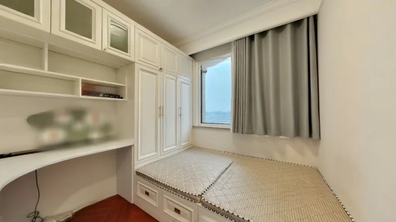 Qingdao Impression · Pin - View 2