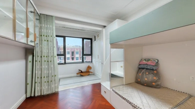 Qingdao Impression · Pin - View 4