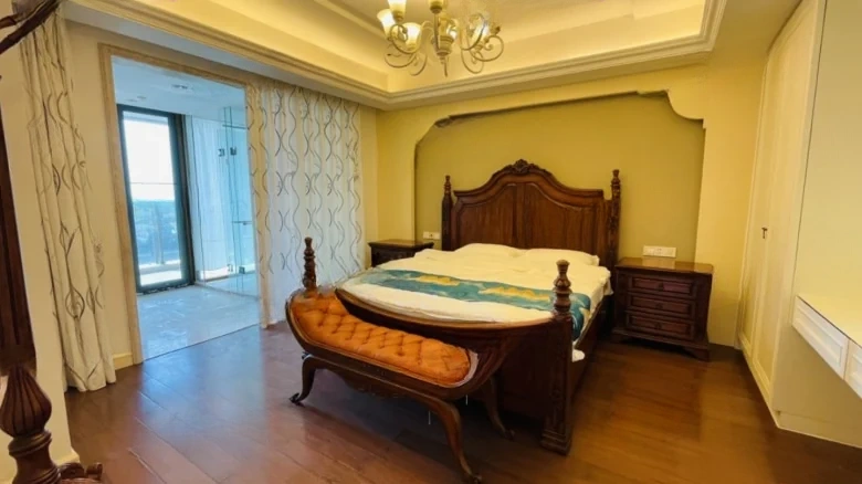 Half-Mountain Half-Island · Central Oceanview Boulevard - View 4