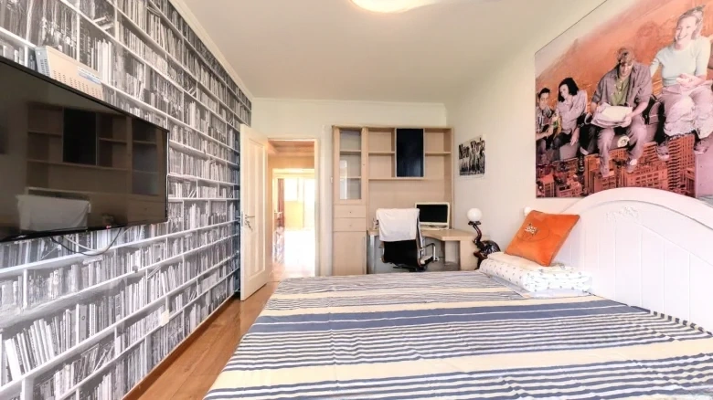 Baoxuan Building - View 2