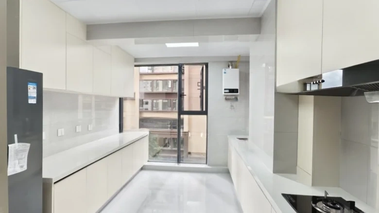 Jade Lake Premier - View 11