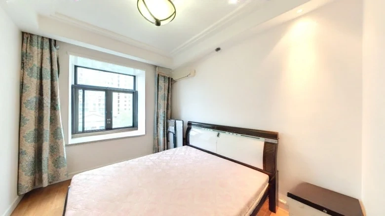 Palace Residence of Treasured Dragon Imperial Lake - View 2