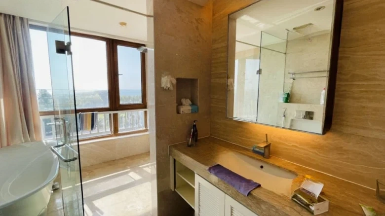 Half-Mountain Half-Island · Central Oceanview Boulevard - View 7