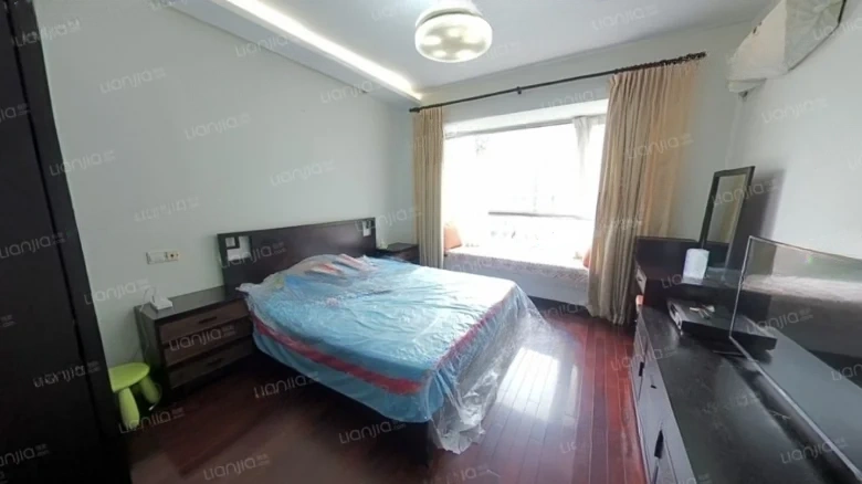 Four Seasons Panoramic Terrace - View 1