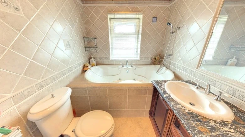 Maidi Manor - View 17