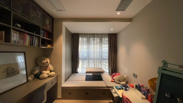 Wai Tan First Government Building - View 4