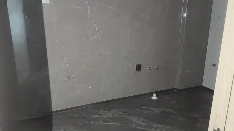 Luhu Listening Blue Times - View 5