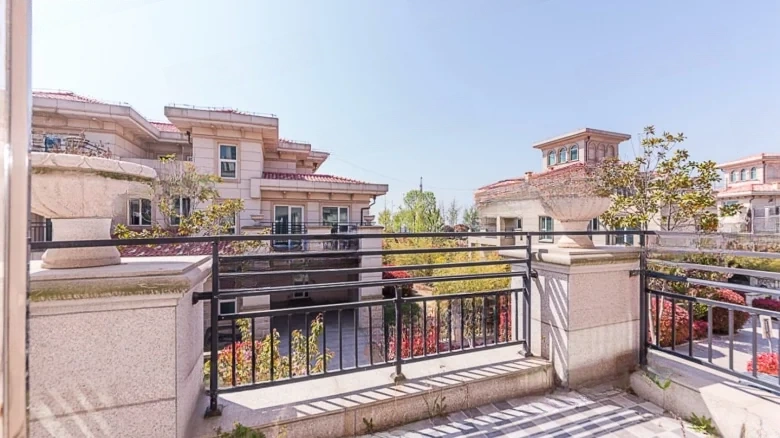 Aurora Manor Court - View 27