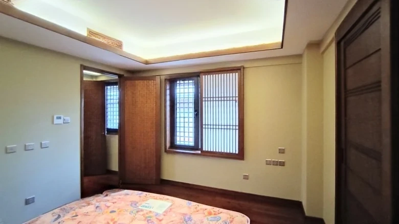 Tang Jingze - View 2