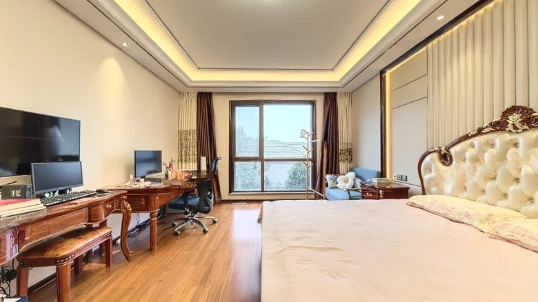 Purple Forbidden City No.1 Courtyard South Yard - View 8